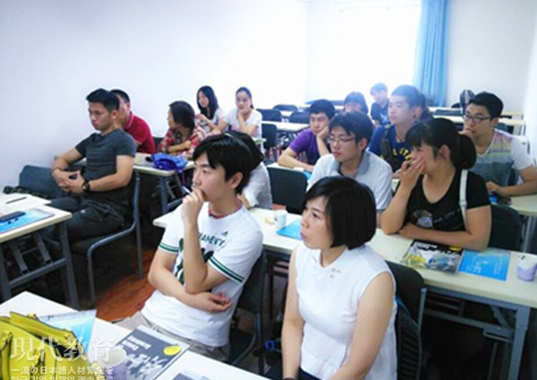 现代教育日本留学行前指导温馨举办(图2)