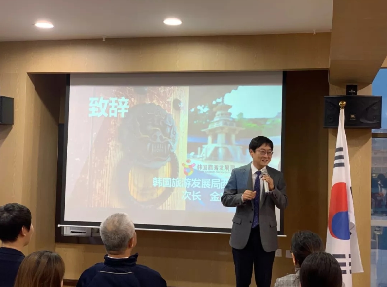 现代教育携手韩国旅游发展局&釜山航空寻找“朝鲜时代的你”——韩服体验活动圆满成功!(图5) 现代教育携手韩国旅游发展局&釜山航空寻找“朝鲜时代的你”——韩服体验活动圆满成功!(图5)