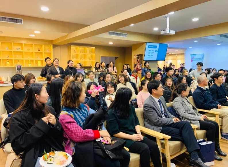 现代教育携手韩国旅游发展局&釜山航空寻找“朝鲜时代的你”——韩服体验活动圆满成功!(图1) 现代教育携手韩国旅游发展局&釜山航空寻找“朝鲜时代的你”——韩服体验活动圆满成功!(图1)