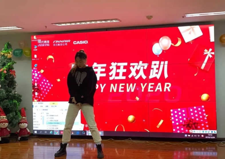 现代教育跨年晚会圆满落幕!美貌与实力并存,这才是跨年该有的样子!(图19) 现代教育跨年晚会圆满落幕!美貌与实力并存,这才是跨年该有的样子!(图19)